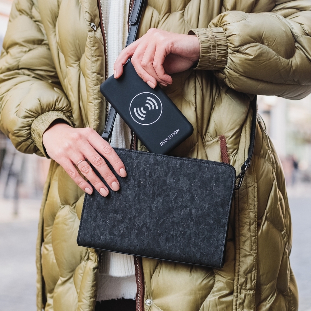 Sustainable Cork Handbag – Lightweight, Stylish, Limited Edition - Picture 5 of 10